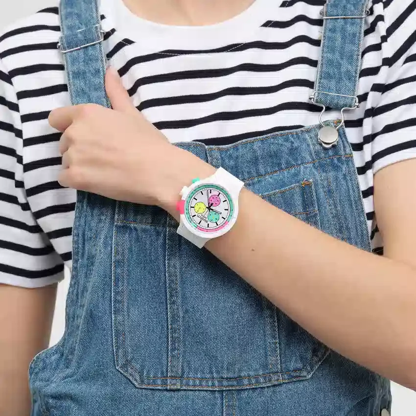 Descubre la pureza del Neon con Swatch
