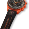 MoonSwatch de caucho negro/naranja